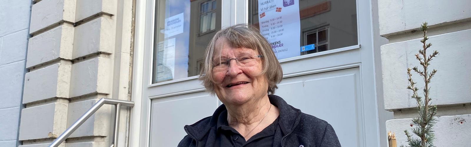 Den pensionerede sygeplejerske Birgitte Lauritzen arbejder som frivillig i Kirkens Korshærs varmestue i Nykøbing Falster.