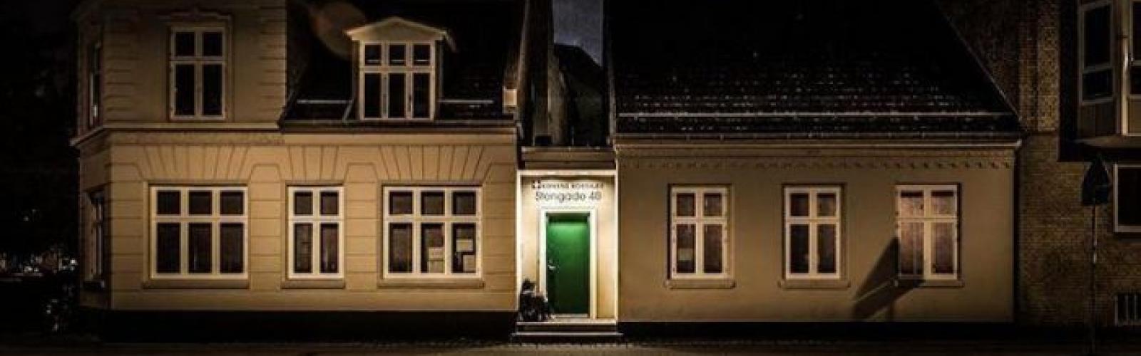 Natcafeen front by night