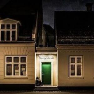 Natcafeen front by night