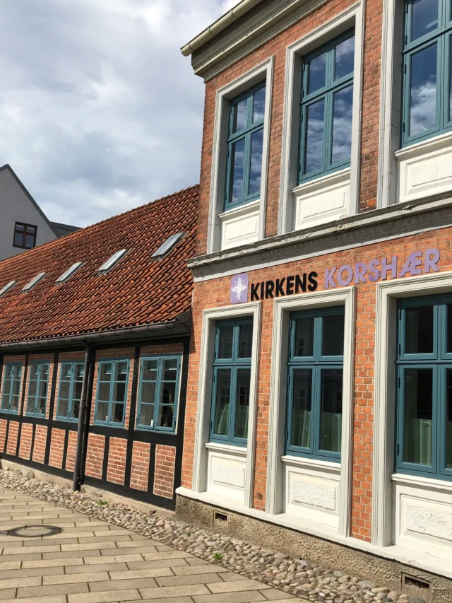 Arbejdsfaellesskabet-Loegstrupgaarden_facade-aspect-ratio-250-260