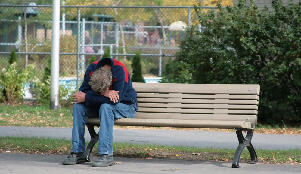 Fattig-baenk-2-aspect-ratio-1000-580