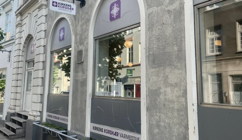 Nykoebing_falster_Facade_varmestue_familiecafe-e1760687373102-aspect-ratio-1000-580