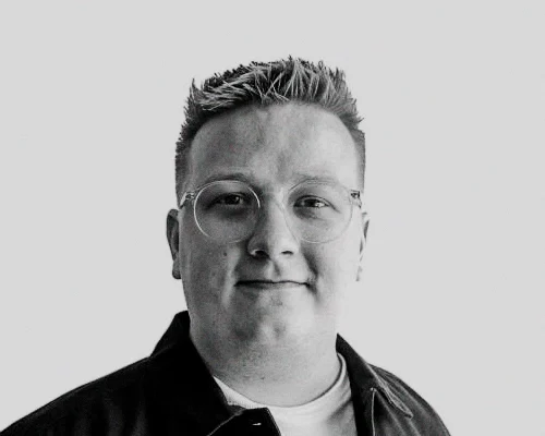 Tobias_Sonne_red-1-aspect-ratio-500-400